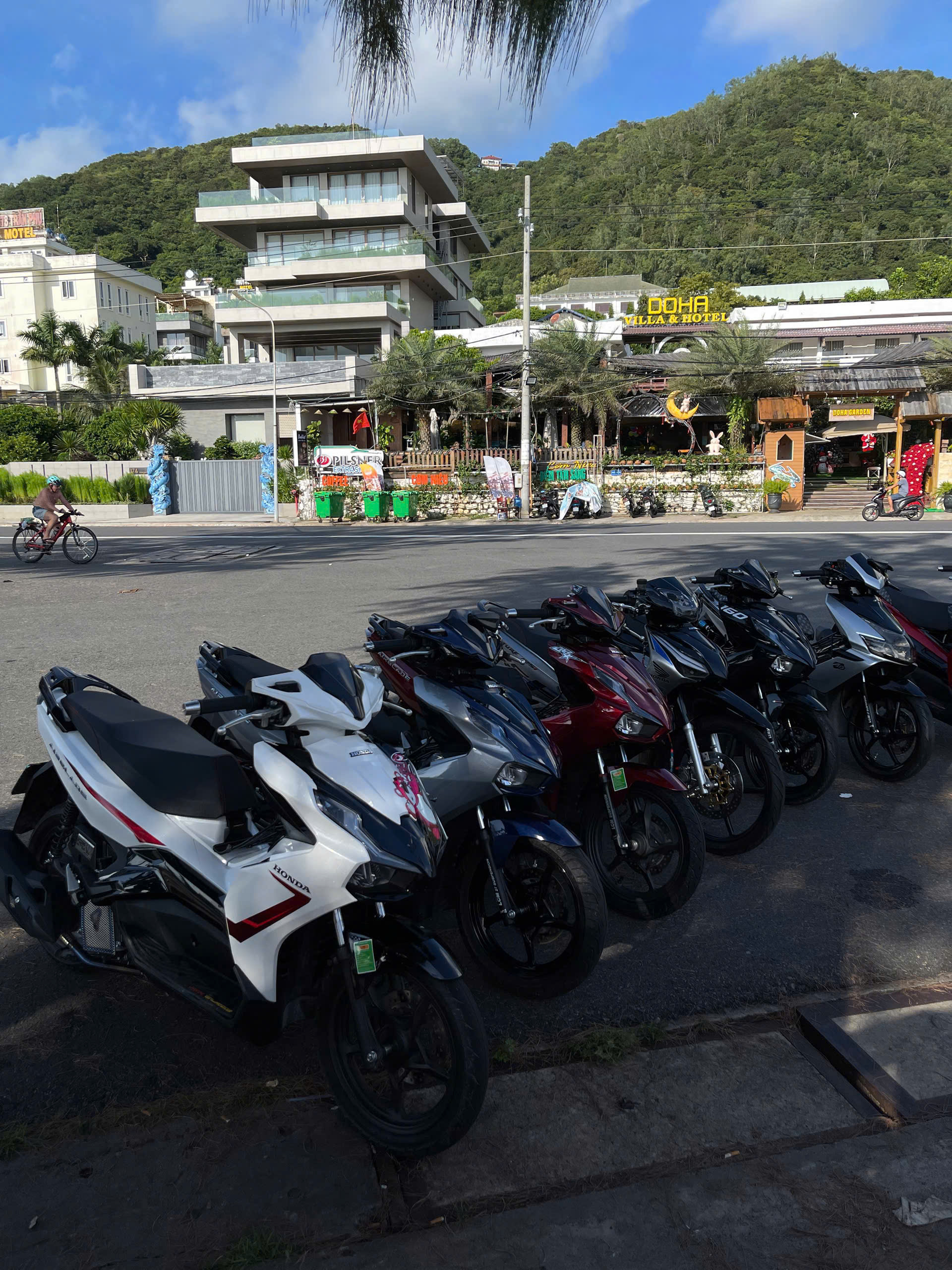 Hình xe bên trái lớn