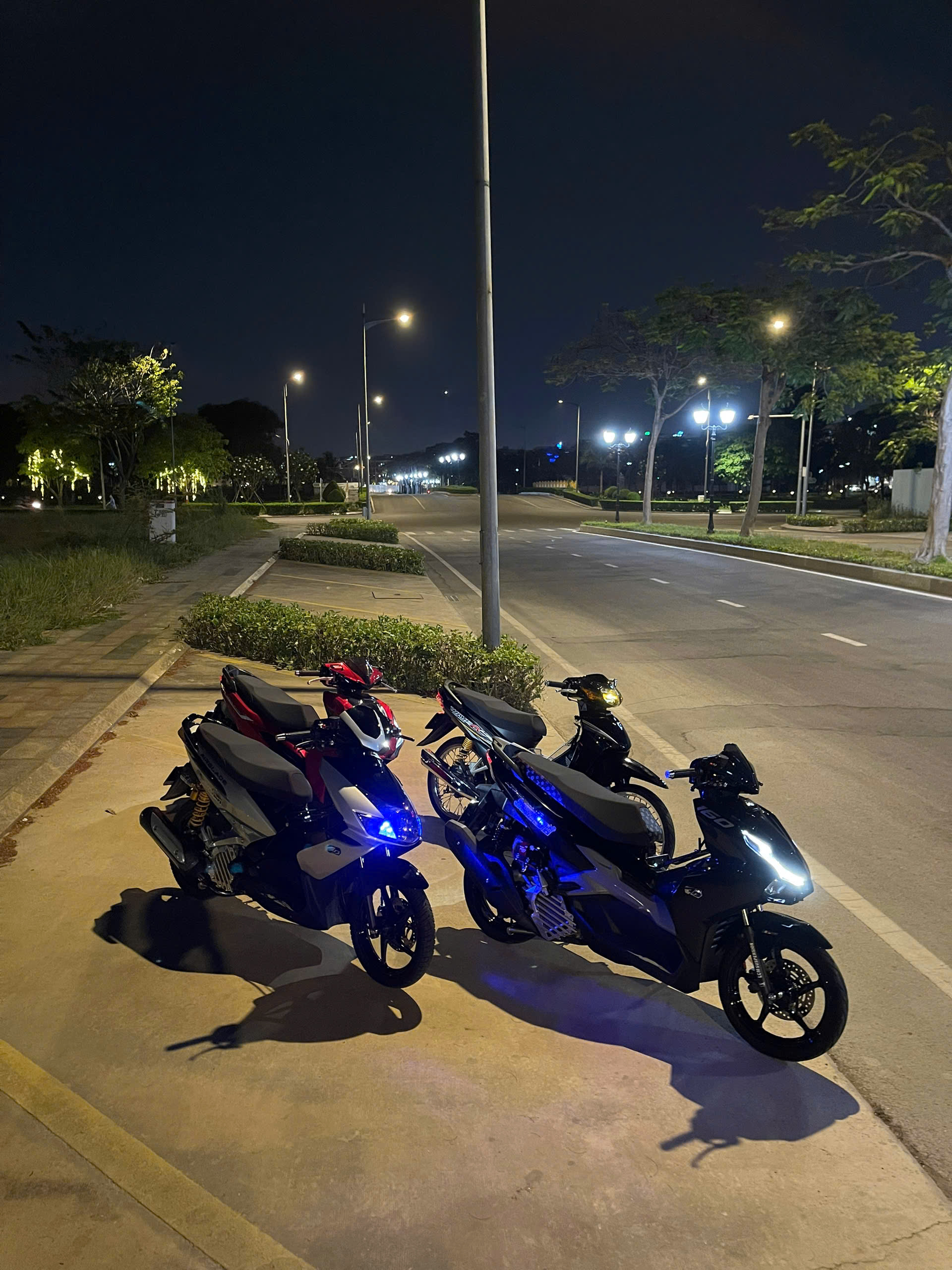 Hình xe bên phải lớn